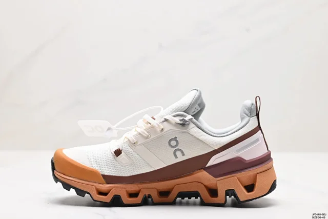 On Sneakers Cloudwander Waterproof product detail image 4