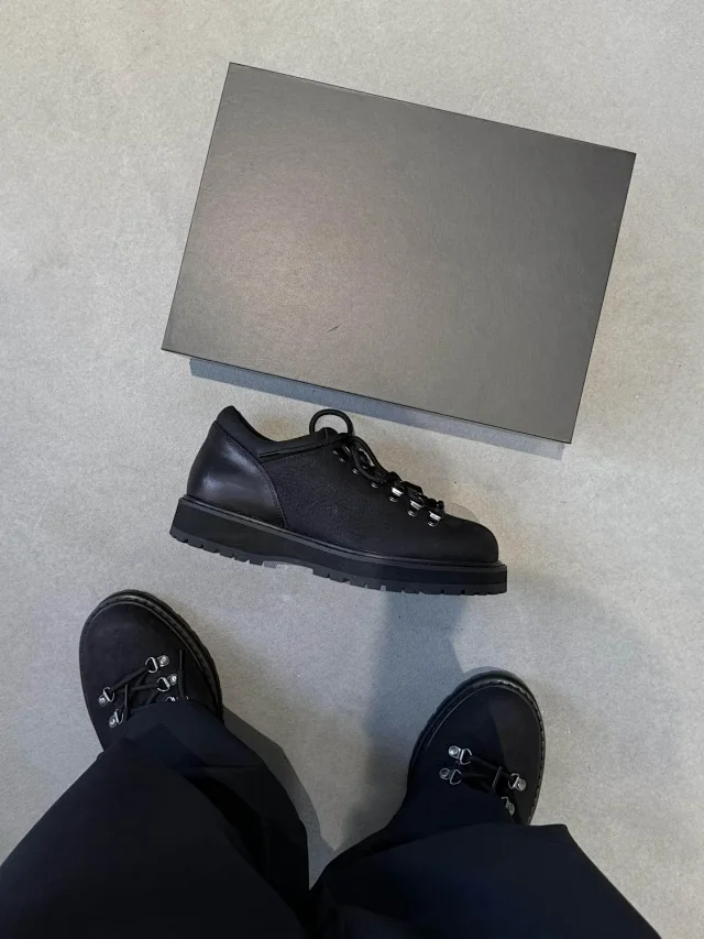Unbranded Leather Shoes Low-Top Lace-Up with Metal D-Ring Eyelets and Lug Sole product detail image 4