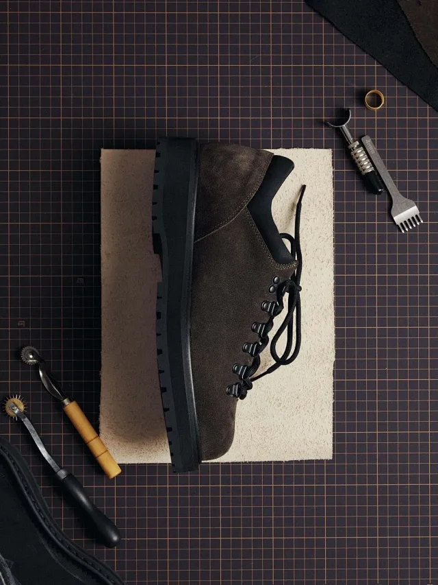 Unbranded Leather Shoes Low-Top Lace-Up with Metal D-Ring Eyelets and Lug Sole product detail image 9