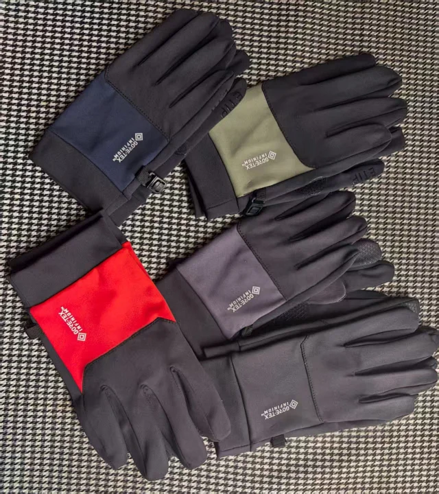 GORE-TEX Gloves INFINIUM touchscreen with non-slip palm grip and adjustable wrist buckle product detail image 1