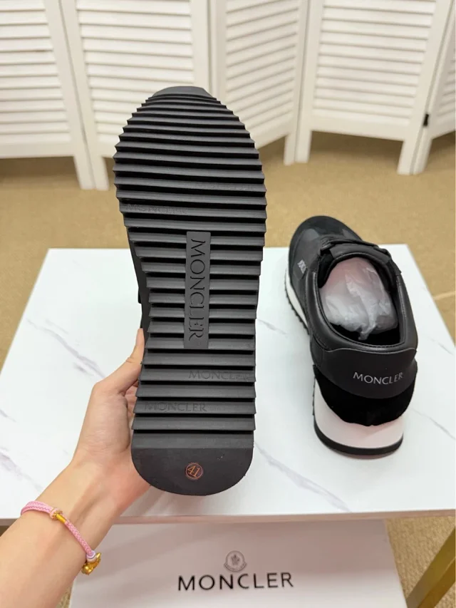 Moncler Sneakers Low-top lace-up with serrated sole product detail image 16