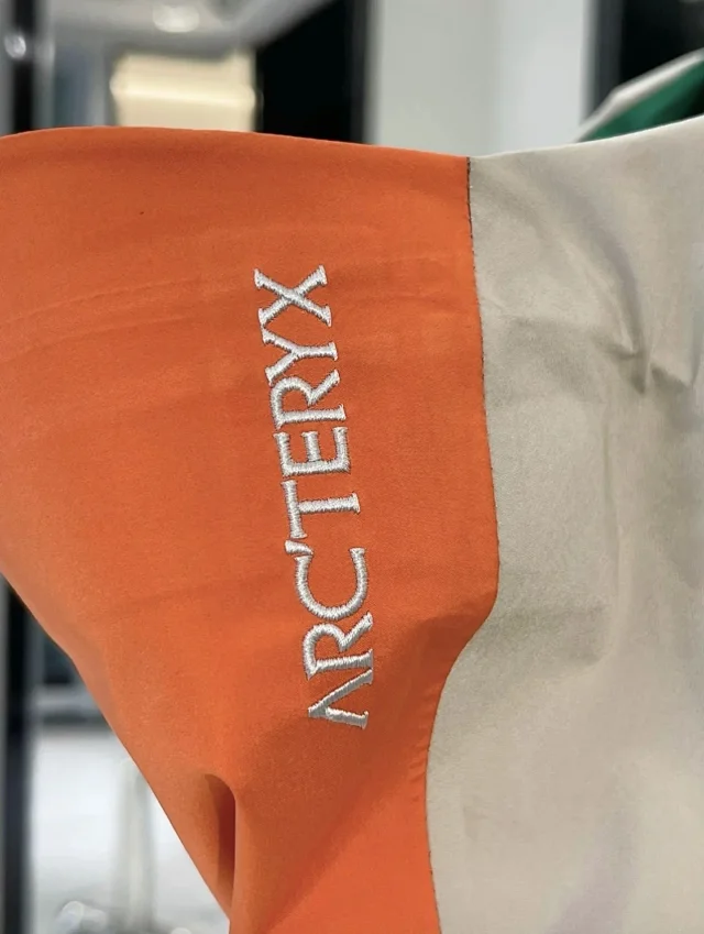 Arc'teryx Jackets Hooded color-block shell jacket with zip pockets product detail image 7
