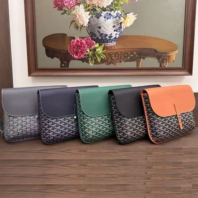 Goyard Crossbody Bags Flap Messenger Bag with Chevron Pattern product detail image 3