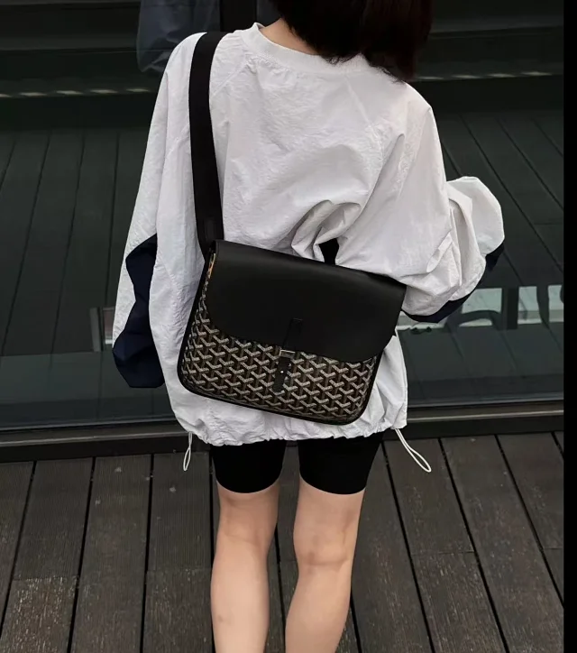 Goyard Crossbody Bags Flap Messenger Bag with Chevron Pattern product detail image 5