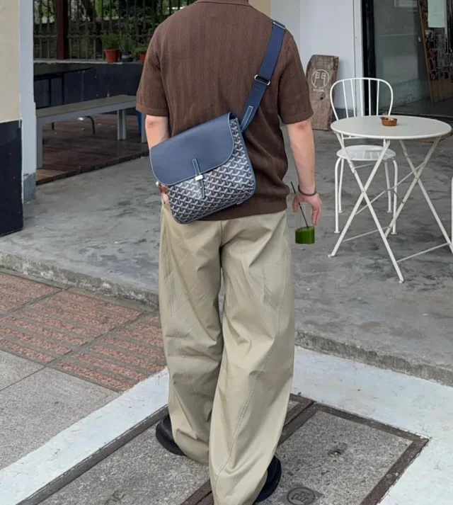 Goyard Crossbody Bags Flap Messenger Bag with Chevron Pattern product detail image 12