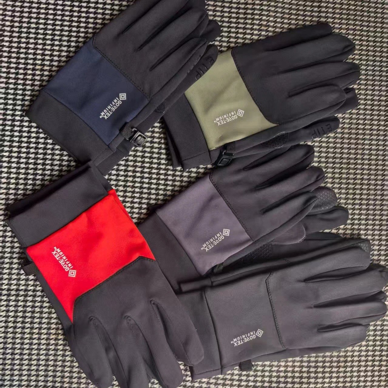 GORE-TEX Gloves INFINIUM touchscreen with non-slip palm grip and adjustable wrist buckle image 2