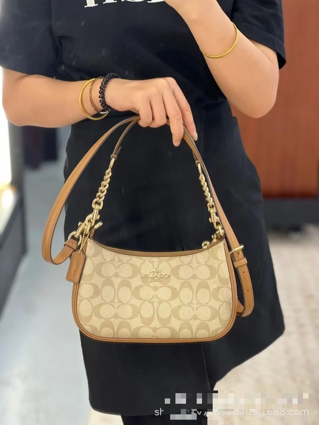 Coach Shoulder Bags Signature canvas chain-strap bag — Milk Tea Airplane Gift Box Gift Bag》