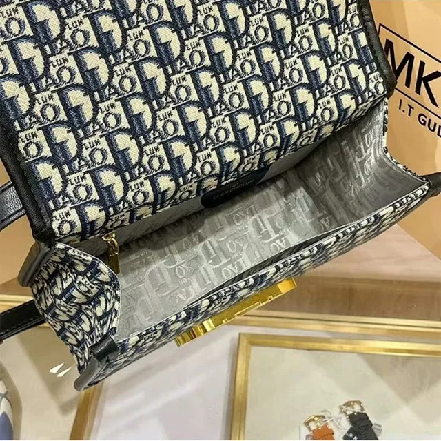 Dior Crossbody Bags Flap Chain Bag product detail image 20