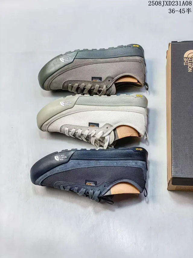 The North Face Sneakers Low-top lace-up with textile and suede-look panels product detail image 1