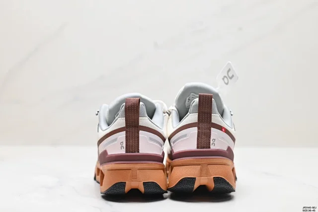 On Sneakers Cloudwander Waterproof product detail image 7