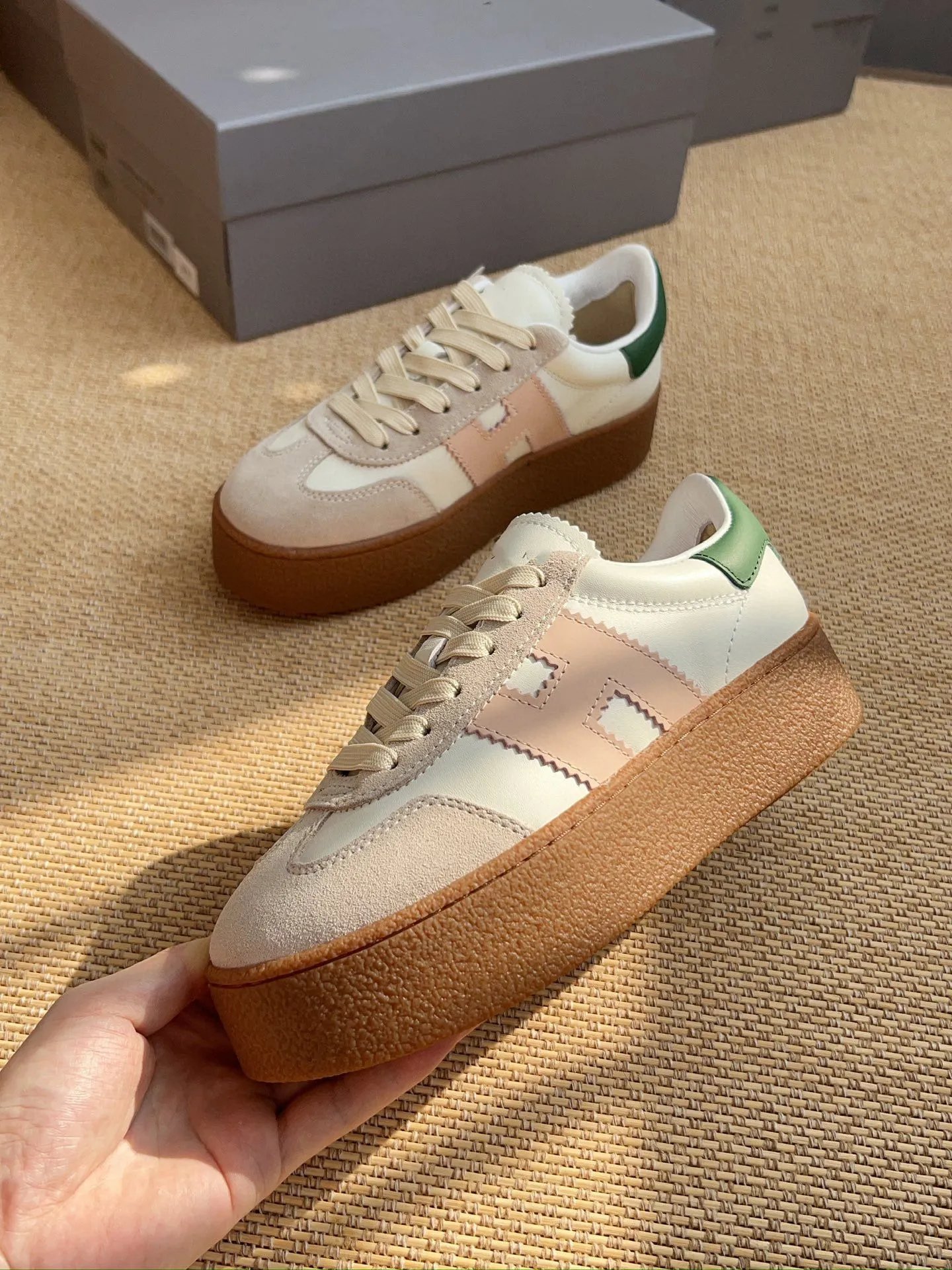 Hogan Sneakers Low-Top Platform with H Side Logo — Green-tailed pink deer with cowhide