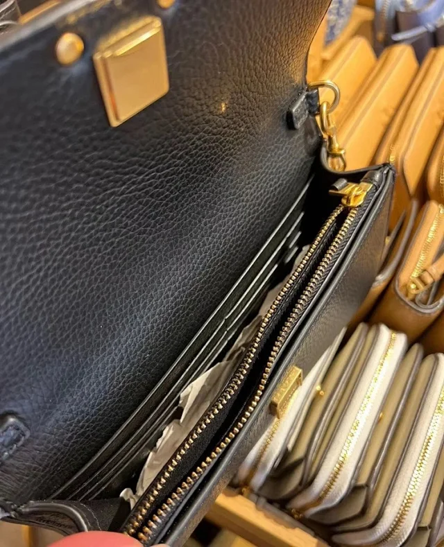 Tory Burch Crossbody Bags Small pebbled-leather flap bag with chain strap and Double T logo product detail image 9