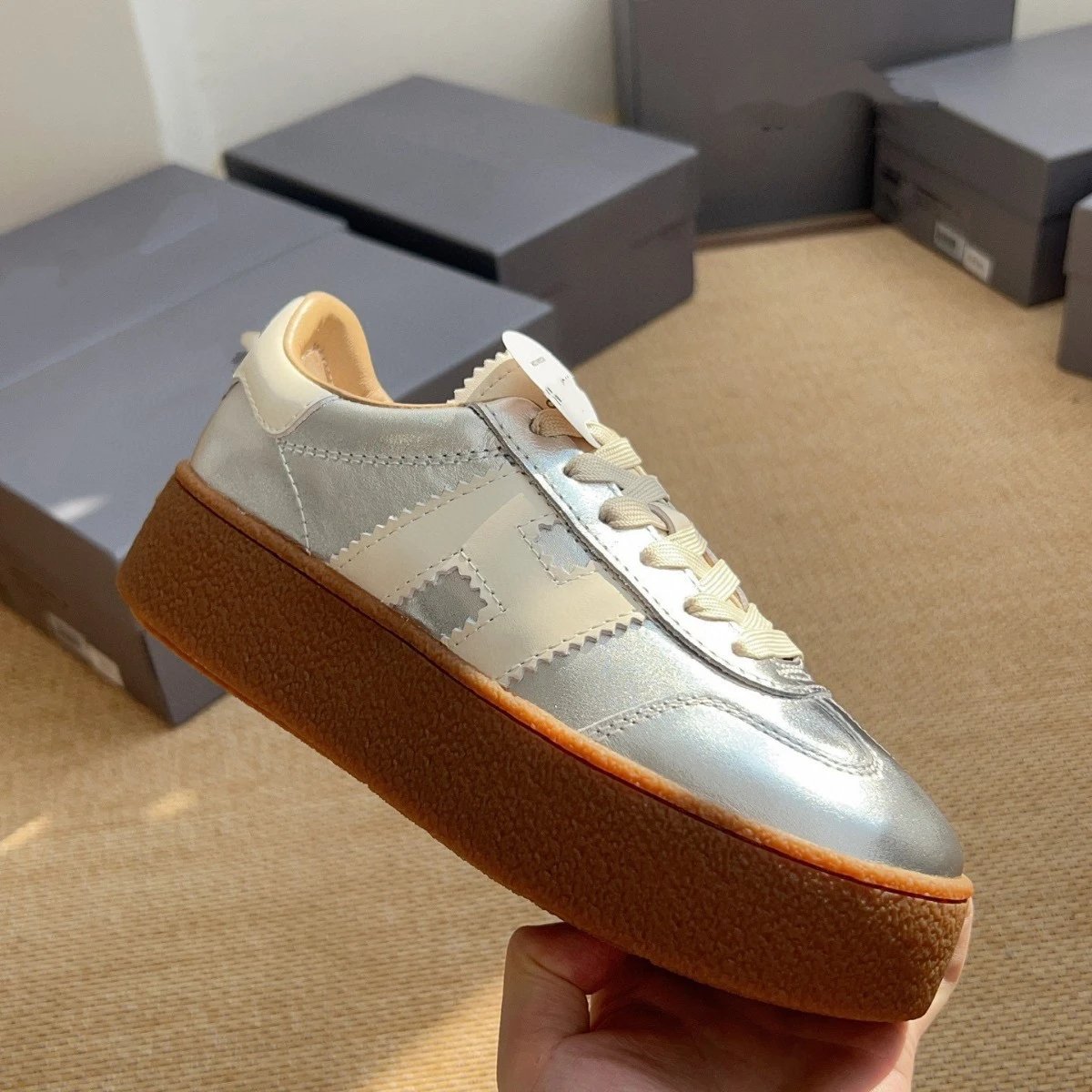 Hogan Sneakers Low-Top Platform with H Side Logo image 4