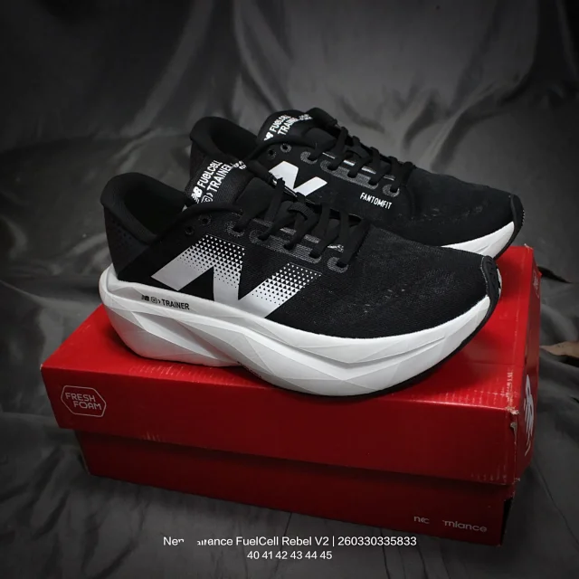 New Balance Sneakers FuelCell Rebel v2 product detail image 9