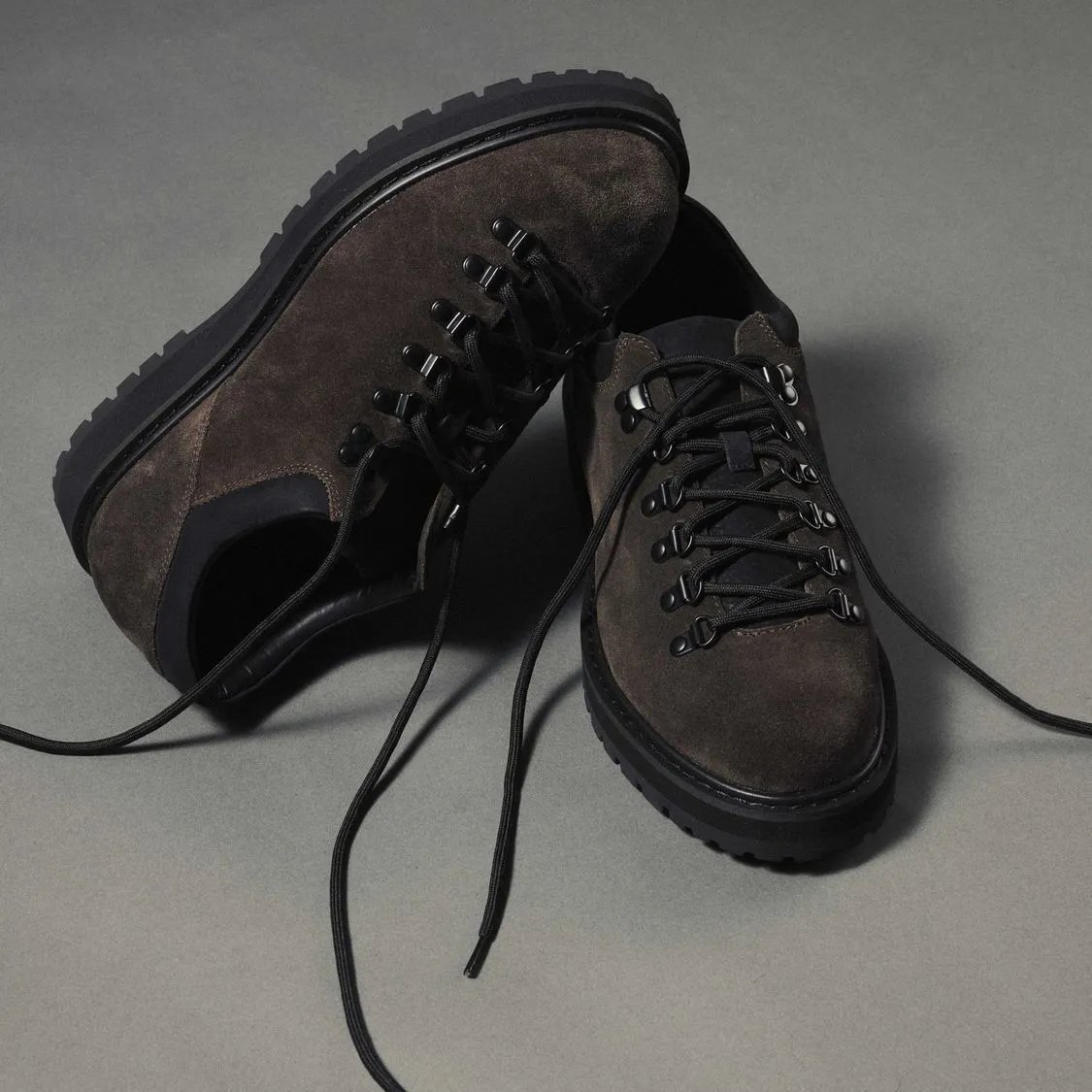 Unbranded Leather Shoes Low-Top Lace-Up with Metal D-Ring Eyelets and Lug Sole — Khaki Leather Shoes Size