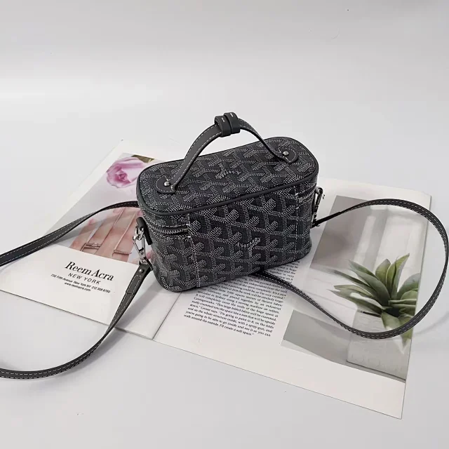 Goyard Crossbody Bags Monogram Zip Cosmetic Case product detail image 5