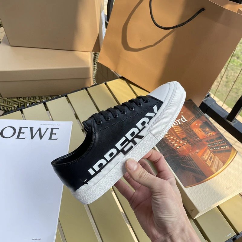 Burberry Sneakers Plaid Low-Top Lace-Up — Black with a white background