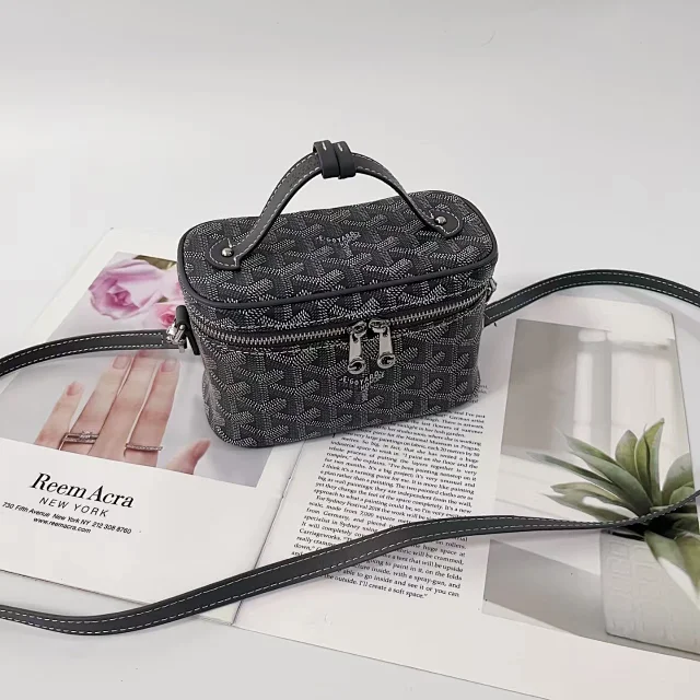 Goyard Crossbody Bags Monogram Zip Cosmetic Case product detail image 2