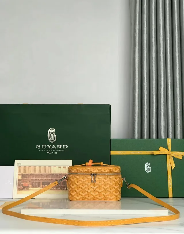 Goyard Crossbody Bags Monogram Zip Cosmetic Case product detail image 10