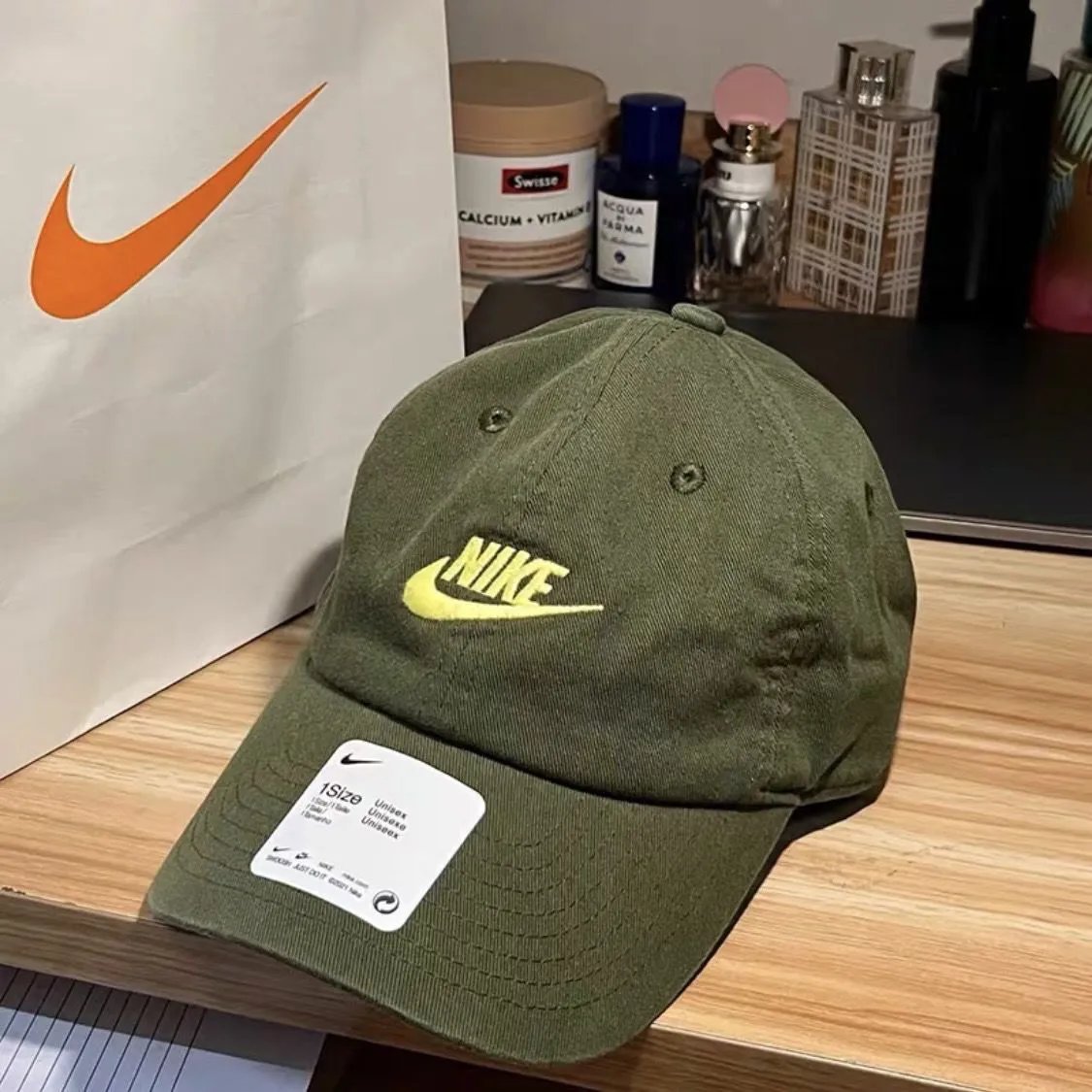Nike Hats Washed cotton baseball cap with embroidered logo — Plant green