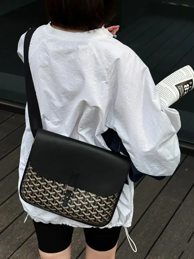 Goyard Crossbody Bags Flap Messenger Bag with Chevron Pattern product detail image 11