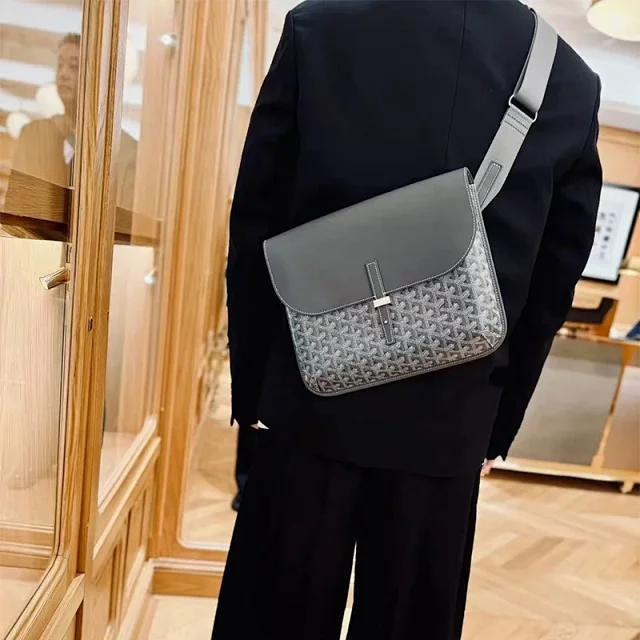 Goyard Crossbody Bags Flap Messenger Bag with Chevron Pattern product detail image 6