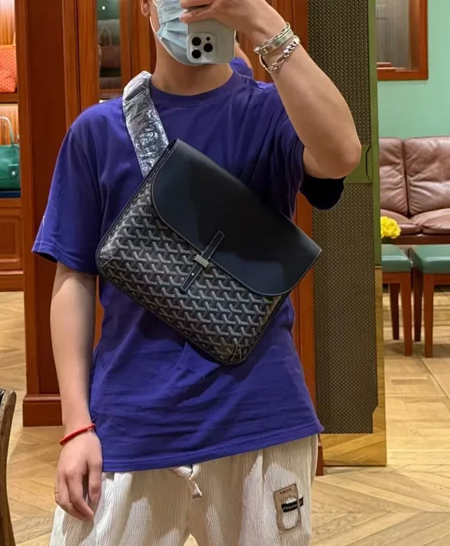 Goyard Crossbody Bags Flap Messenger Bag with Chevron Pattern product detail image 13