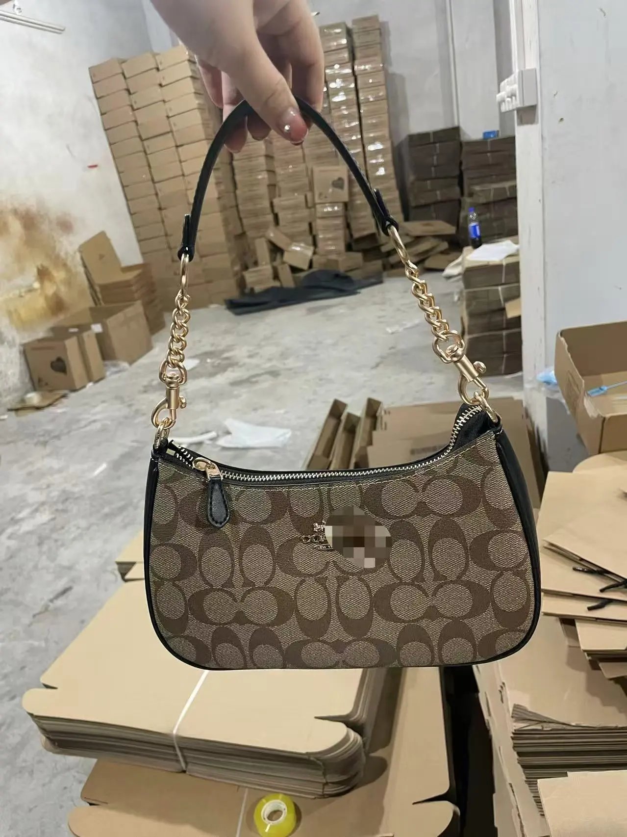 Coach Shoulder Bags Signature canvas chain-strap bag — Black Brown Airplane Gift Box Gift Bag》