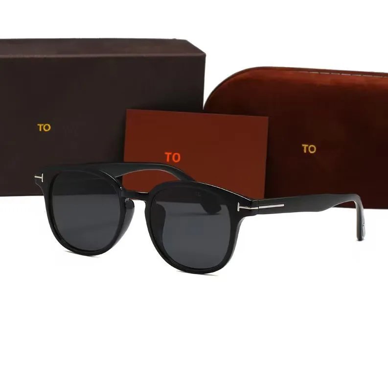 Tom Ford Eyewear Square-frame sunglasses with T-shaped metal temple accents — TOM Black frame black gray distribution box