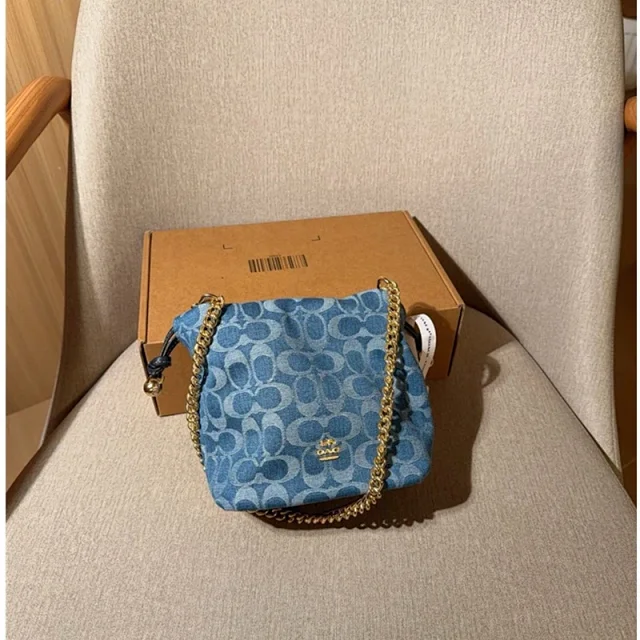 Coach Signature C canvas drawstring bag product detail image 8