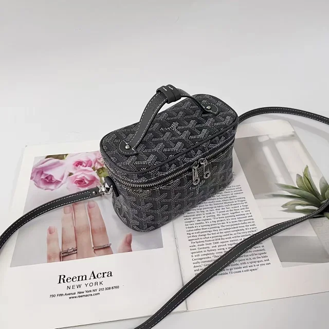 Goyard Crossbody Bags Monogram Zip Cosmetic Case product detail image 3