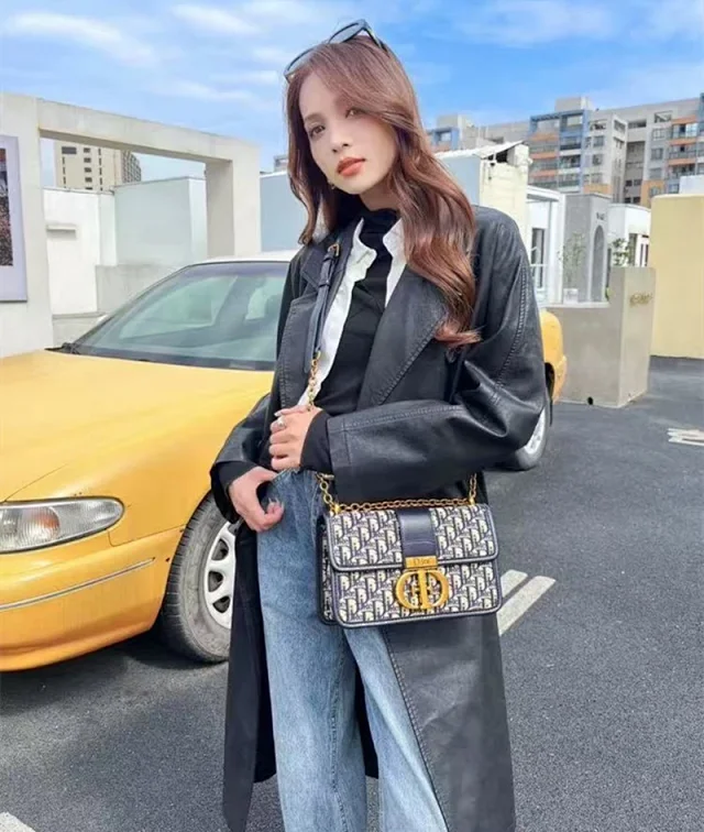 Dior Crossbody Bags Flap Chain Bag product detail image 10