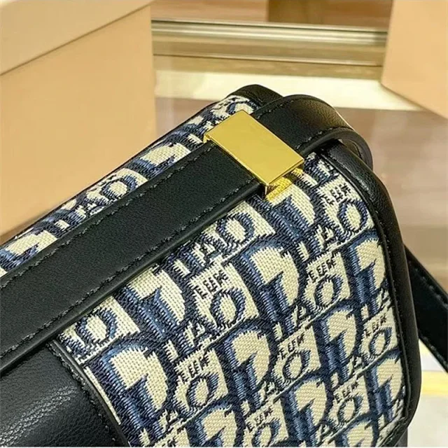 Dior Crossbody Bags Flap Chain Bag product detail image 19