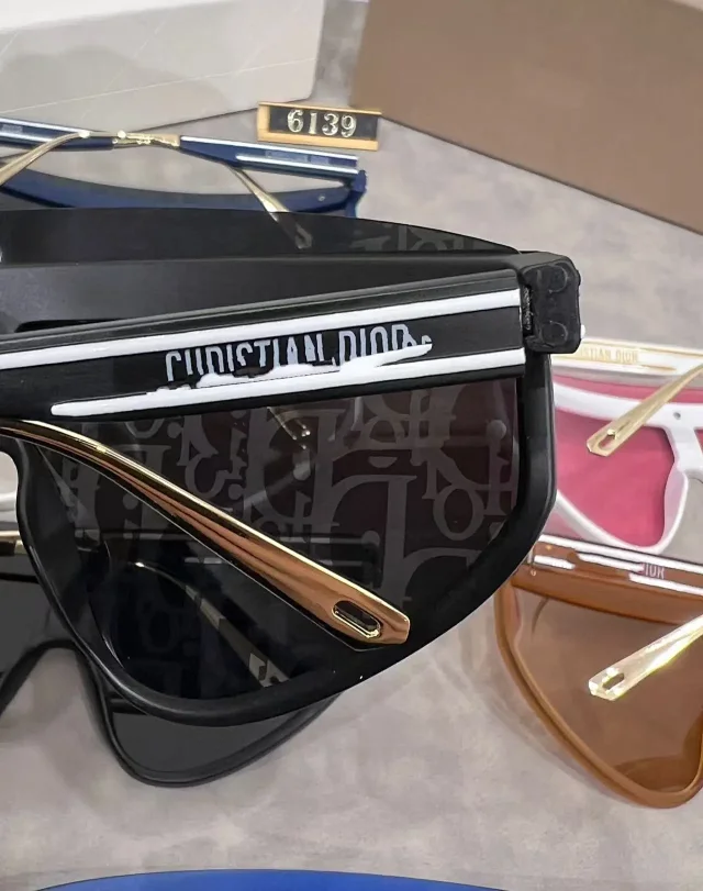 Dior Eyewear Oversized shield sunglasses with logo-print lens product detail image 8