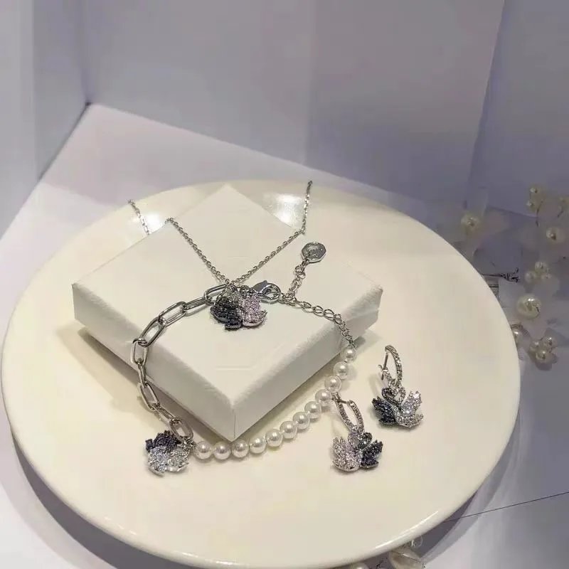 Unbranded Jewelry Swan Crystal image 3