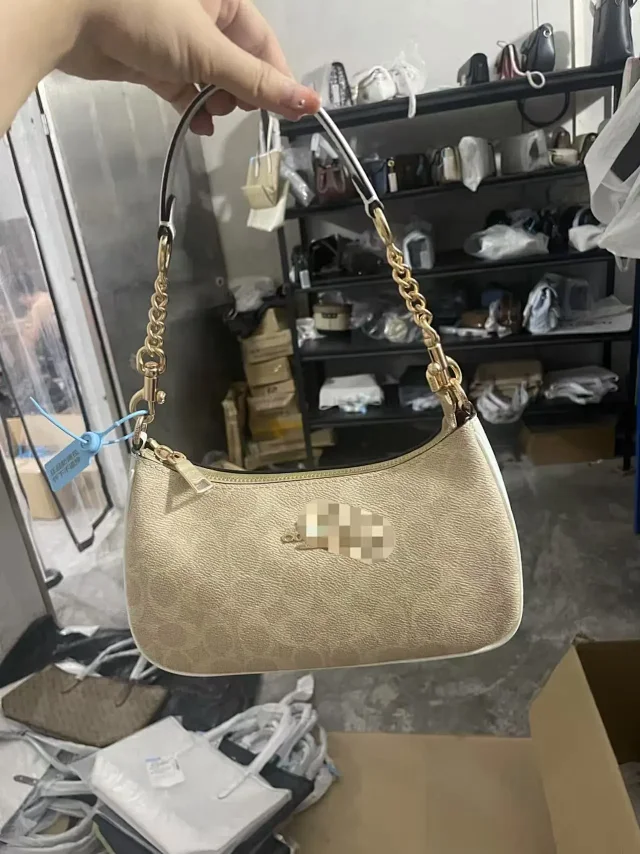 Coach Shoulder Bags Signature canvas chain-strap bag product detail image 3