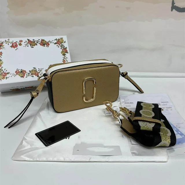 Marc Jacobs Crossbody Bags Snapshot camera bag with double-J hardware and wide logo strap product detail image 10