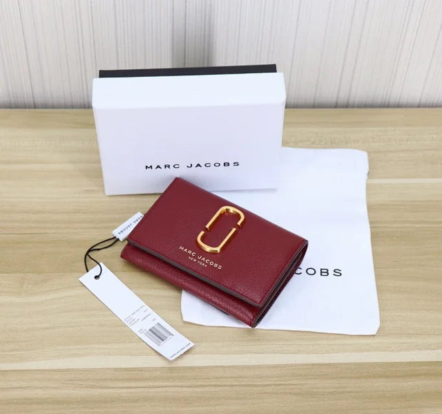 Marc Jacobs Wallets & Card Holders Compact bifold wallet with gold Double J hardware product detail image 9