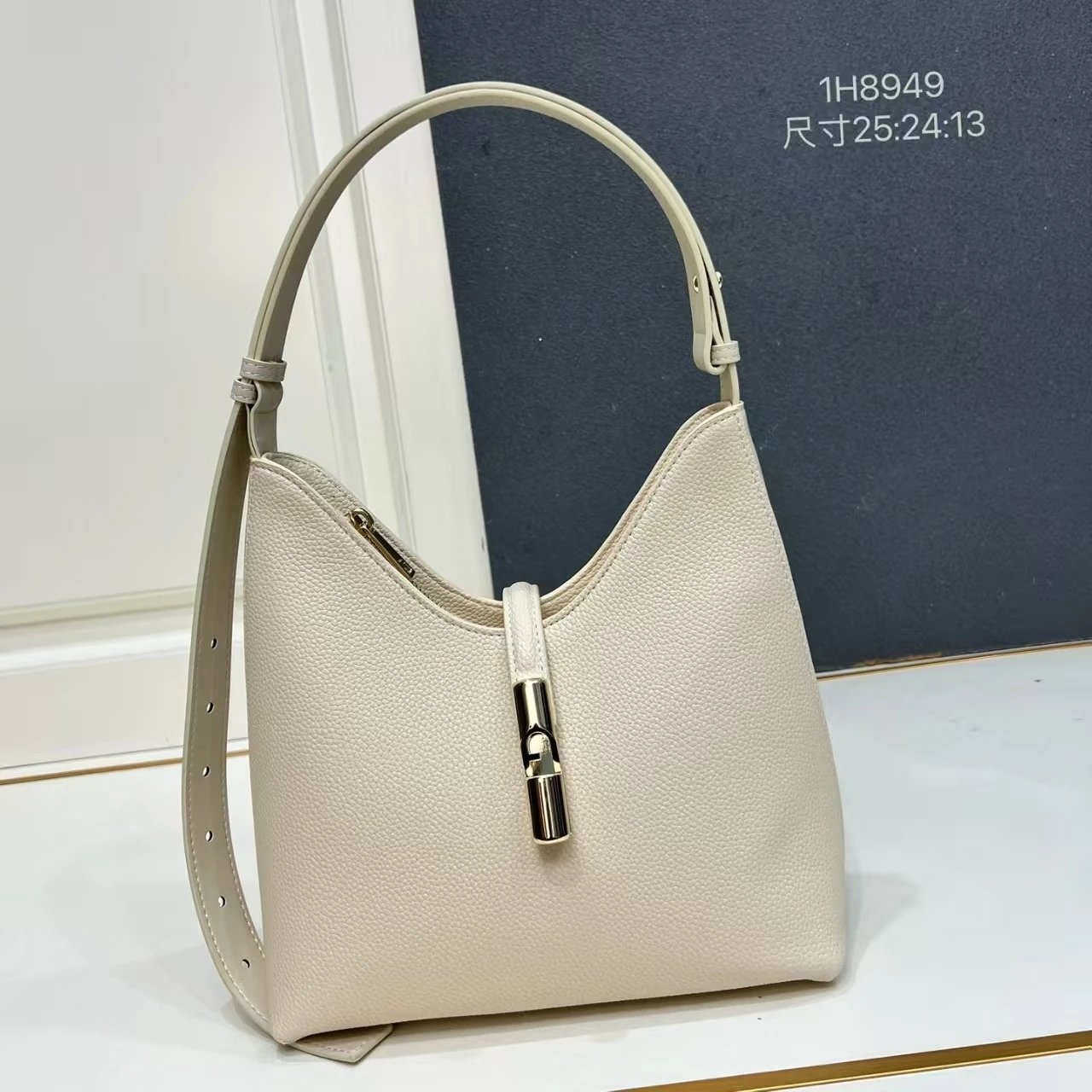 Unbranded Shoulder Bags 1H8949 pebbled hobo bag with adjustable strap and metal clasp image 4