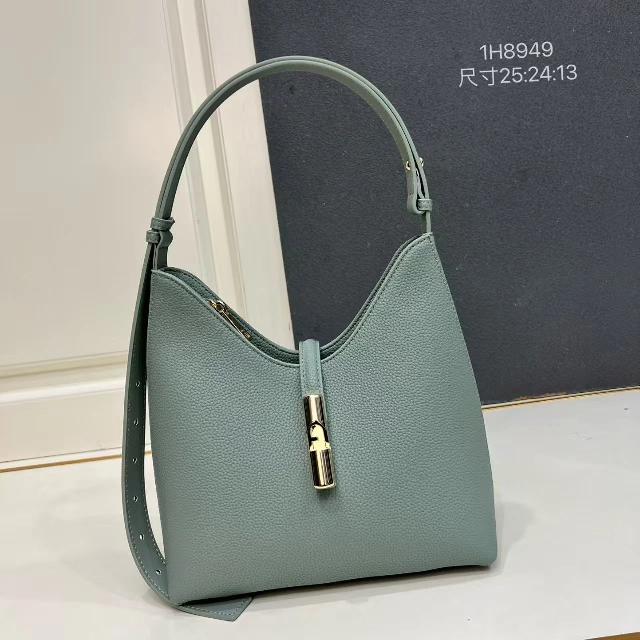 Unbranded Shoulder Bags 1H8949 pebbled hobo bag with adjustable strap and metal clasp — Emerald