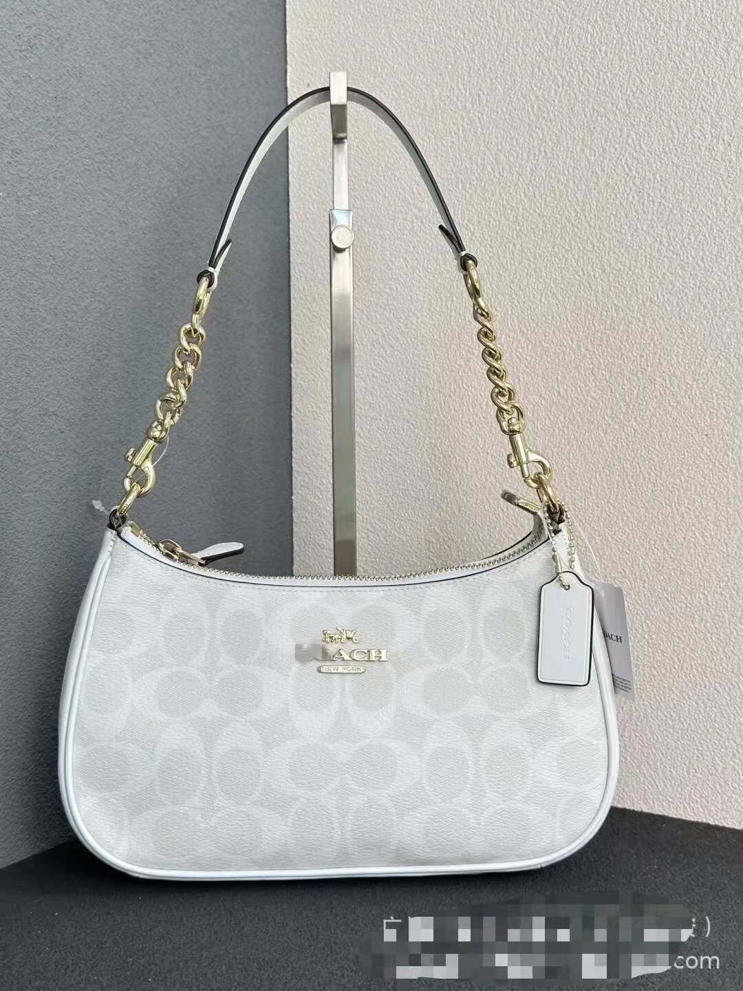 Coach Shoulder Bags Signature canvas chain-strap bag — Glacier White Airplane Gift Bag》