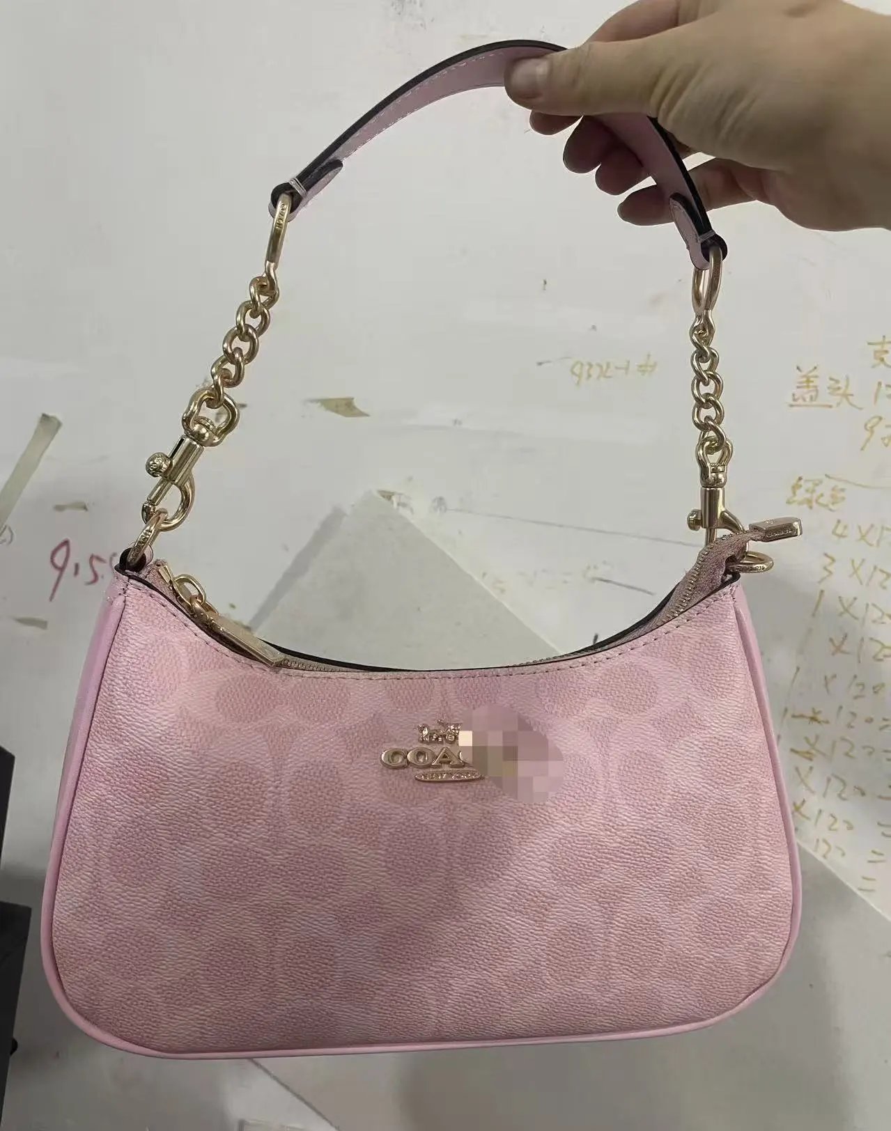 Coach Shoulder Bags Signature canvas chain-strap bag — Pink Flower "Send Aircraft Gift Box Gift Bag"》