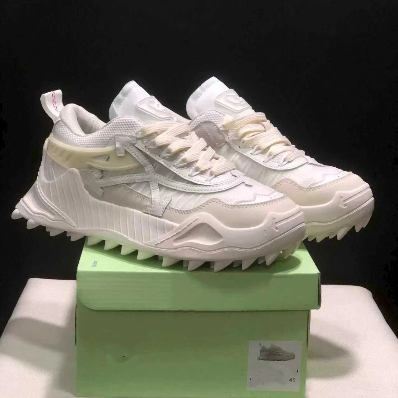 Unbranded Sneakers Chunky platform with arrow appliqué — white