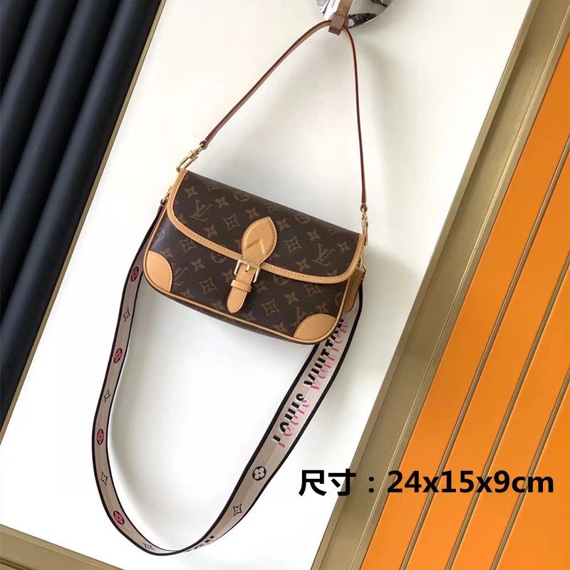 Dior Crossbody Bags Flap Chain Bag — 22