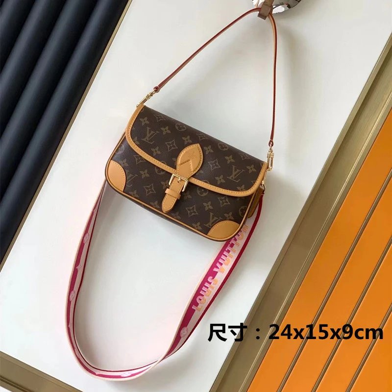 Dior Crossbody Bags Flap Chain Bag — 23