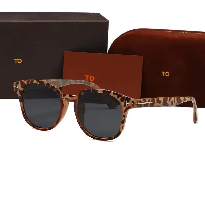 Tom Ford Eyewear Square-frame sunglasses with T-shaped metal temple accents image 4