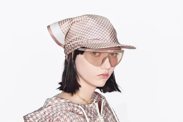 Dior Eyewear Oversized shield sunglasses with logo-print lens product detail image 6