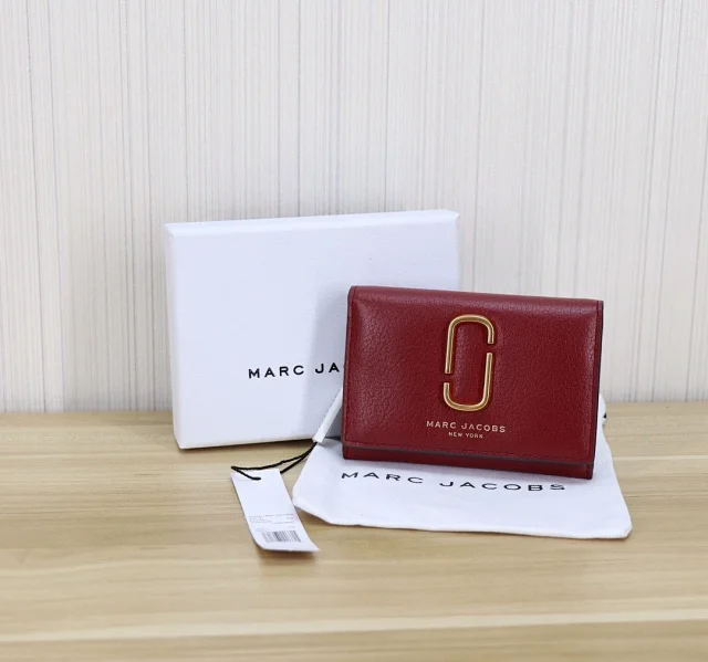 Marc Jacobs Wallets & Card Holders Compact bifold wallet with gold Double J hardware product detail image 8