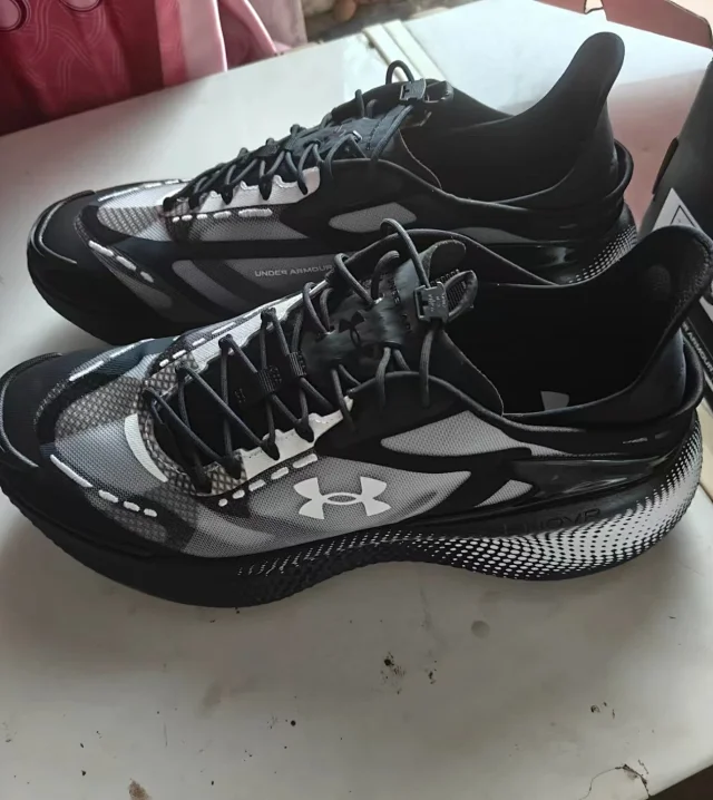 Under Armour Sneakers Flow-cushioned low-top lace-up product detail image 3