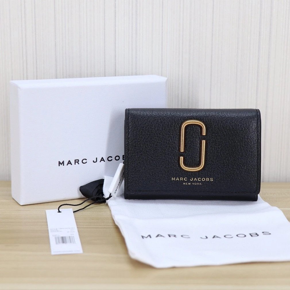 Marc Jacobs Wallets & Card Holders Compact bifold wallet with gold Double J hardware image 4